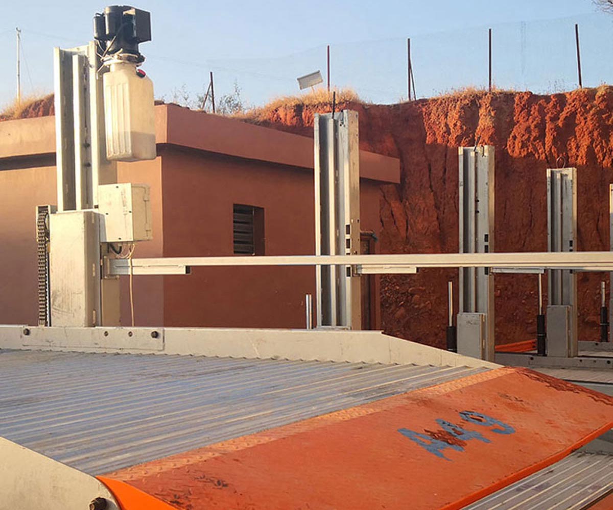 高台四柱簡易類機械式草莓影视在线观看庫回購